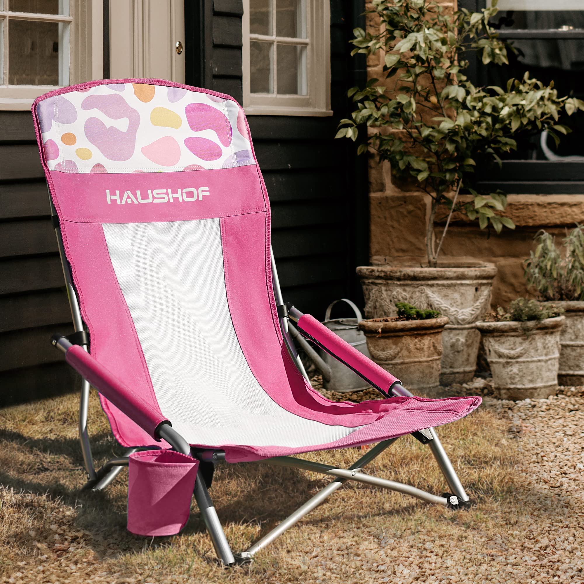 HAUSHOF easy-open design enables quick setup at parks or beaches