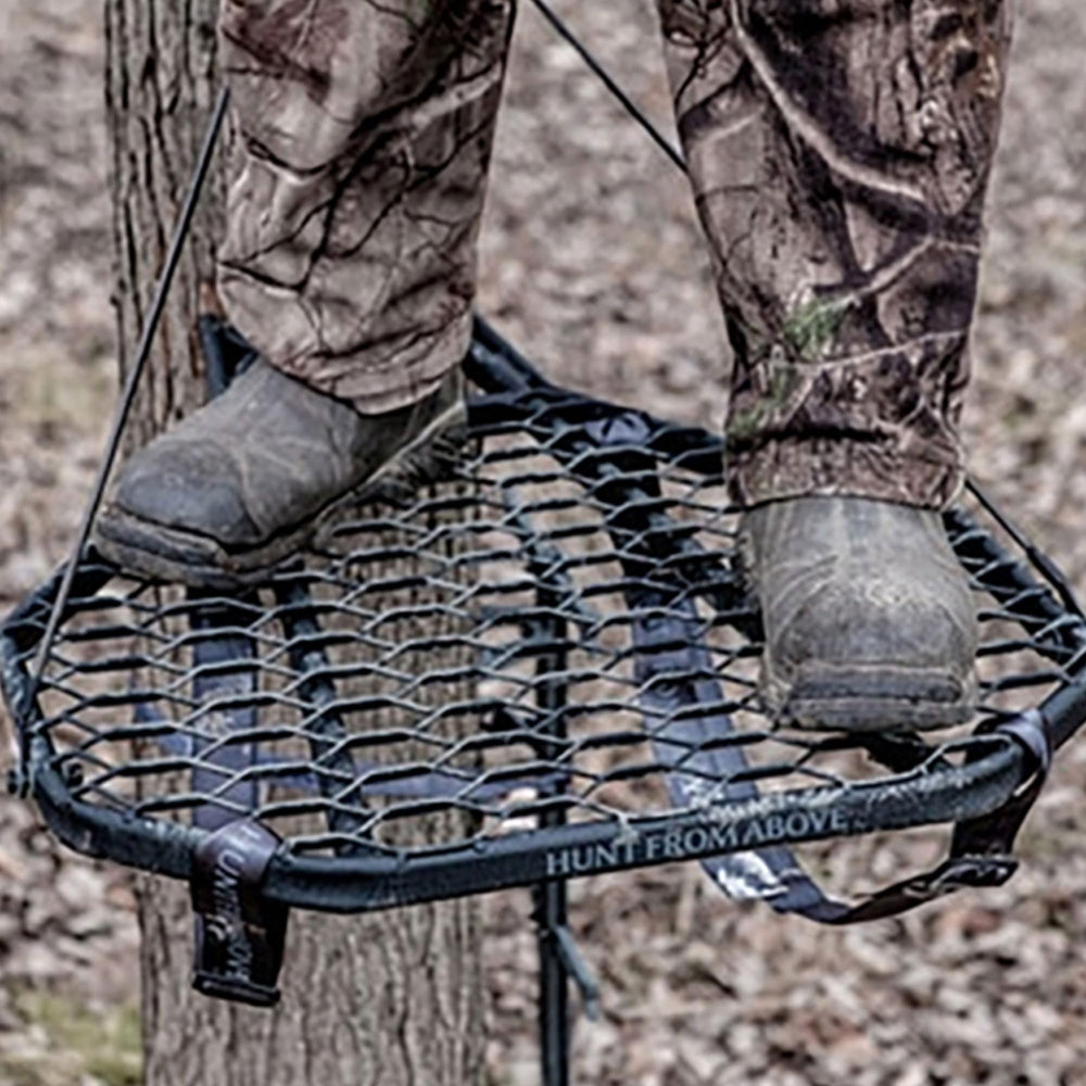 Hawk Combat heavy-duty cables ensure durable support season after season.