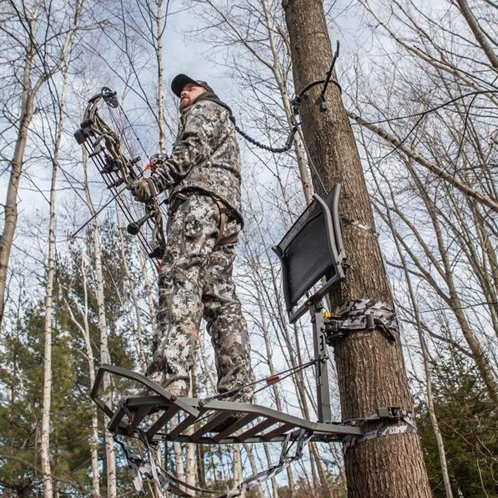 Hawk Helium Kickback XL Tree Digger teeth grip bark securely.