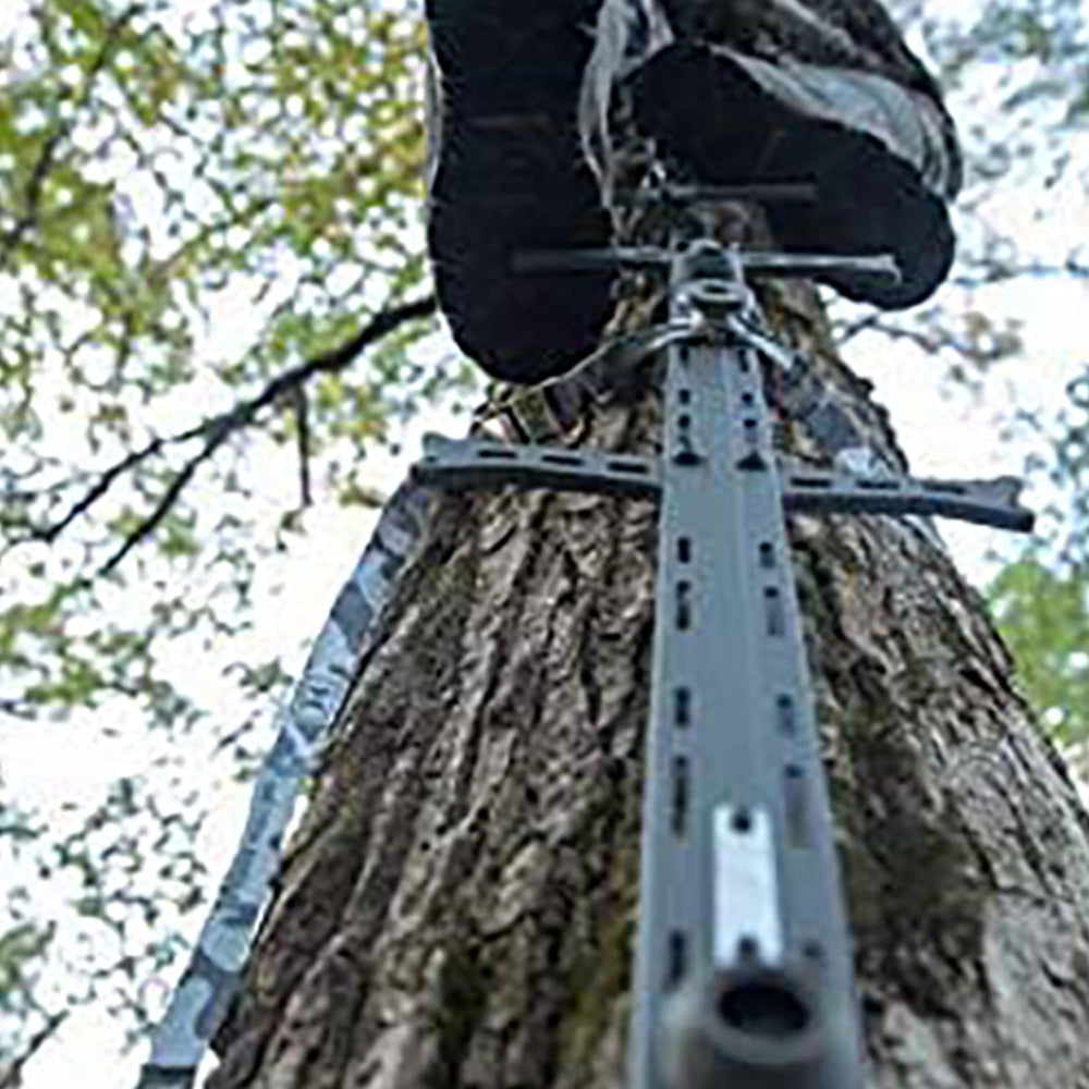 Hawk Helium tree-digger teeth bite into bark for added confidence