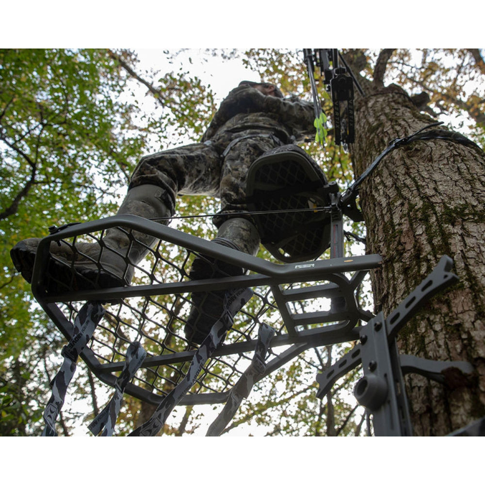 Hawk Helium XL powder-coated finish resists wear in rugged environments.