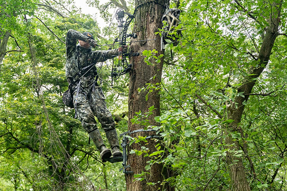 Hawk leveling system assists stable shooting on uneven terrain