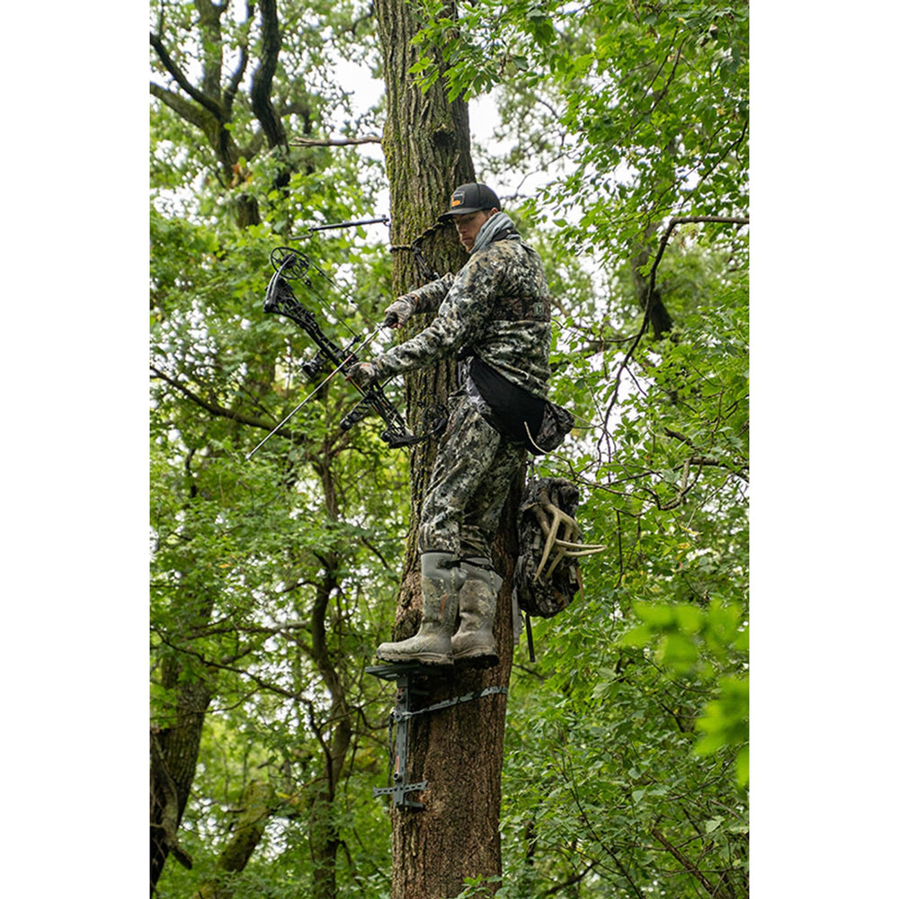 Hawk Quiet step mobility illustrates stealth-friendly movement during hunts.