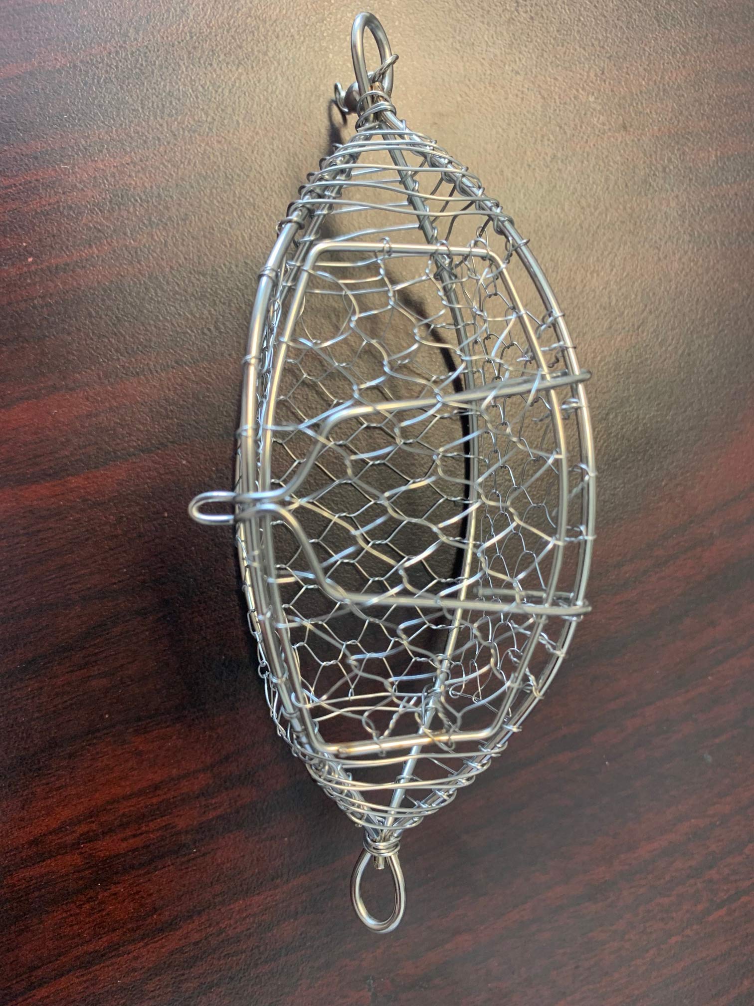 Hayabusa A-008E chum cage heavy-gauge mesh resists wear.