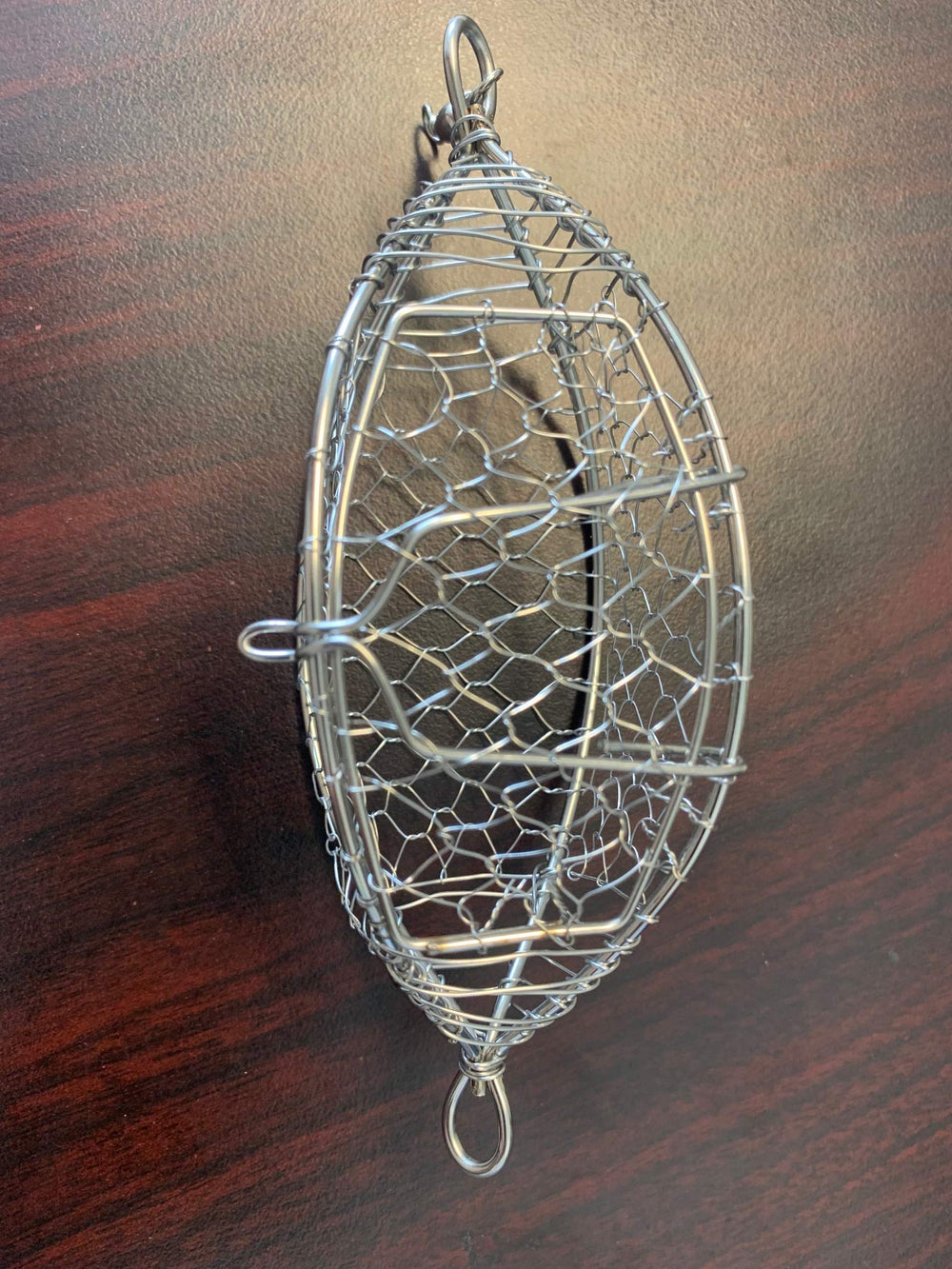 Hayabusa A-008E chum cage heavy-gauge mesh resists wear.