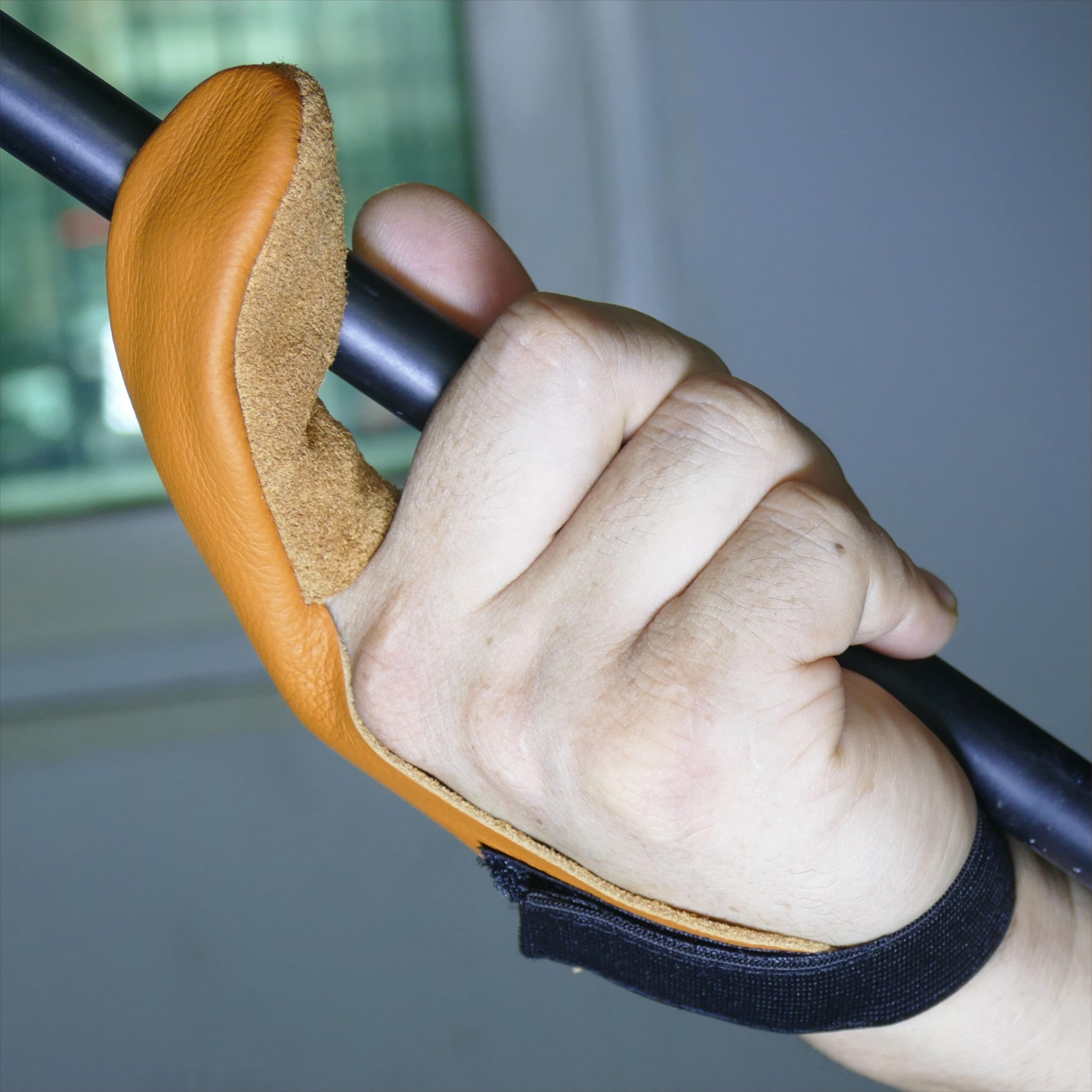 Heat-insulating single finger glove design