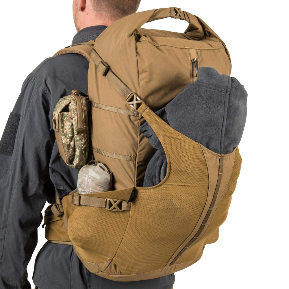Helikon-Tex Summit elastic chest strap provides stable carry on demanding terrain.