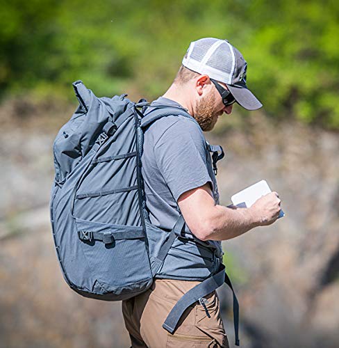 Helikon-Tex Summit side mesh pockets keep water bottles handy.