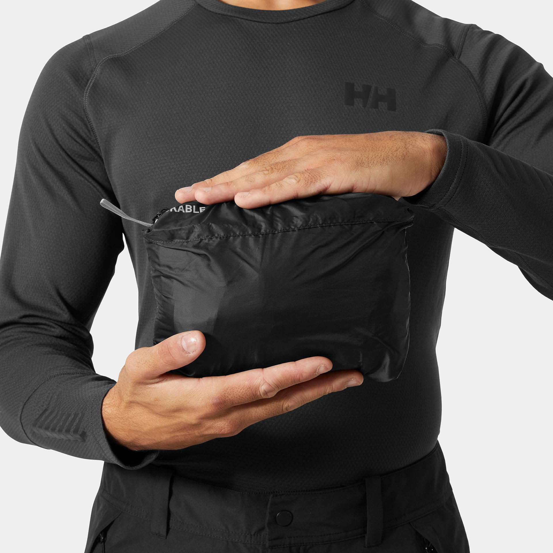 Helly Hansen Ridge Hybrid Insulator urban-adventure-ready design blends style with reliable warmth.