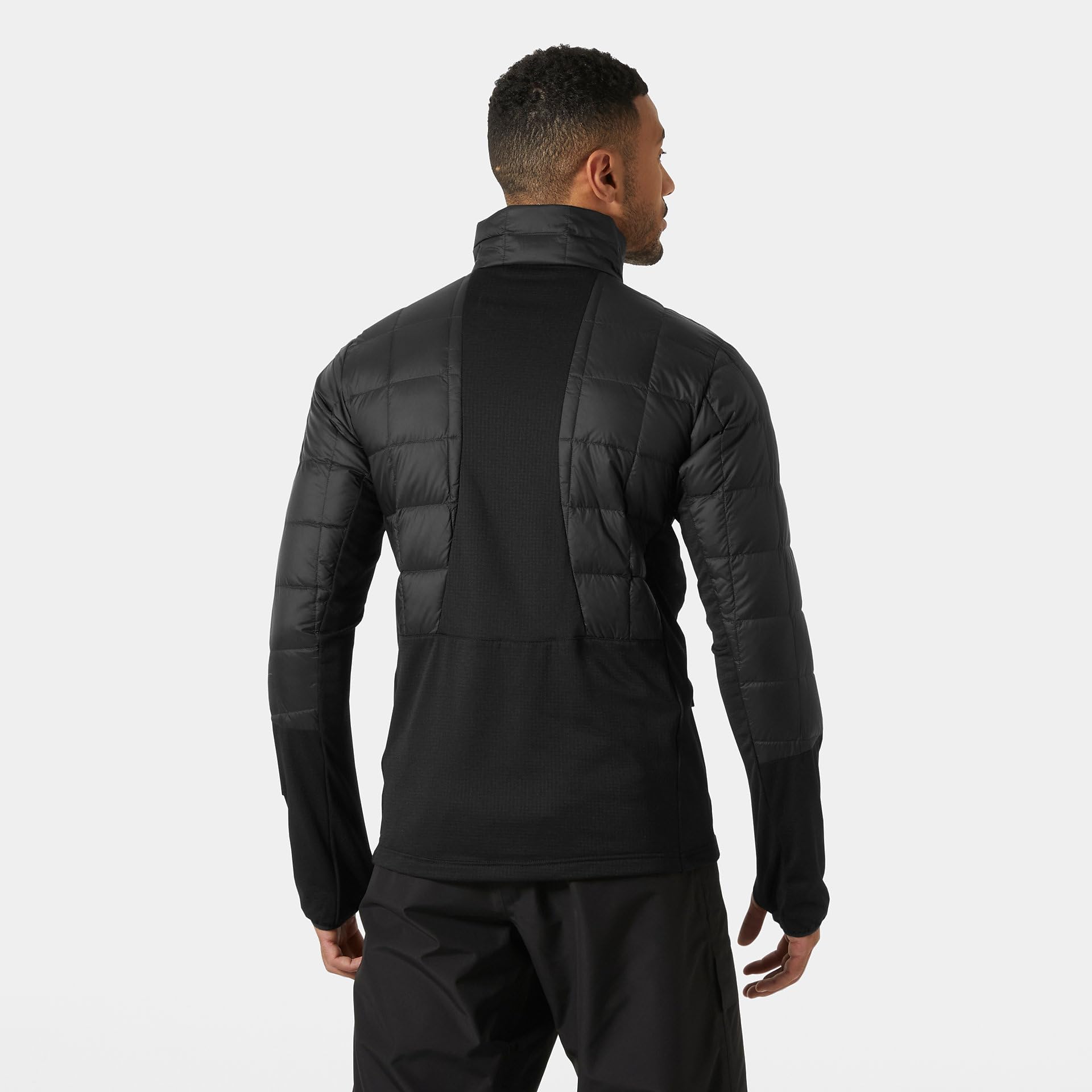 Helly Hansen Ridge Hybrid Insulator secure pockets keep essentials safe and accessible.
