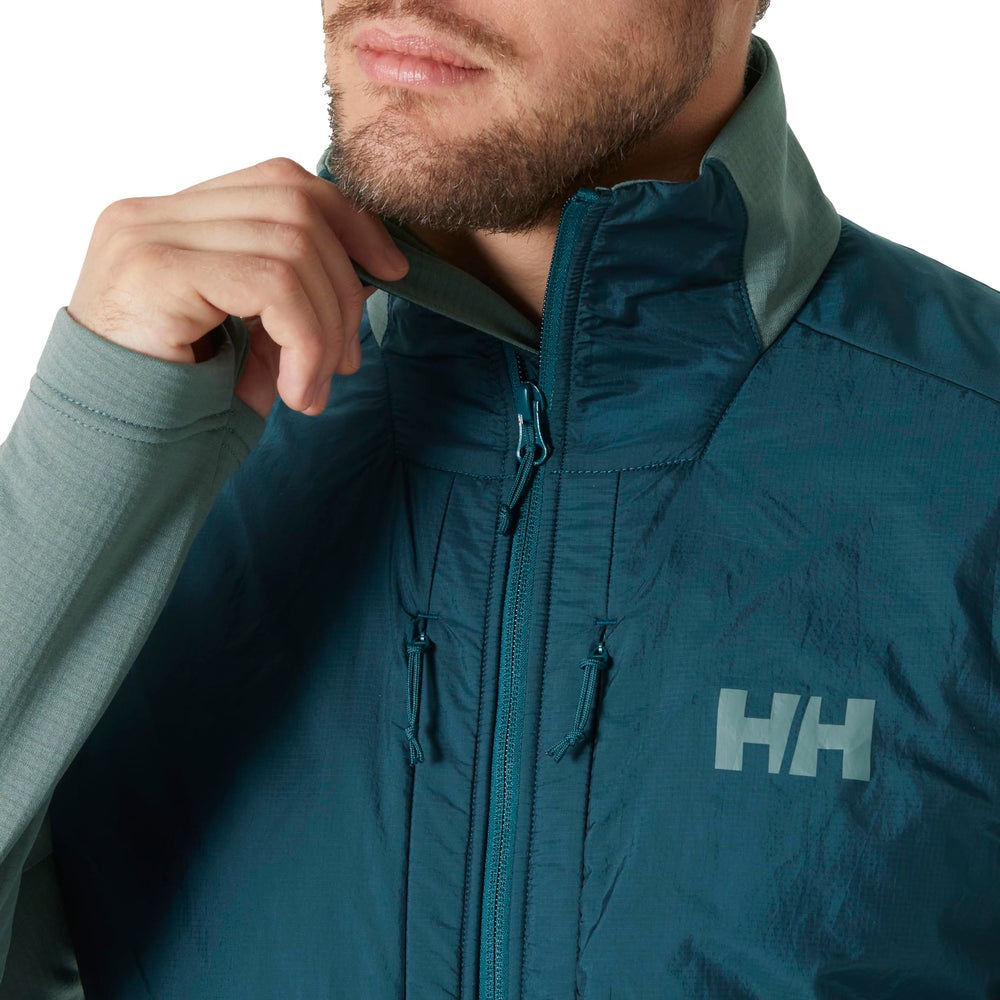 Helly-Hansen Versalite YKK zipper closeup demonstrates durable hardware for daily wear.