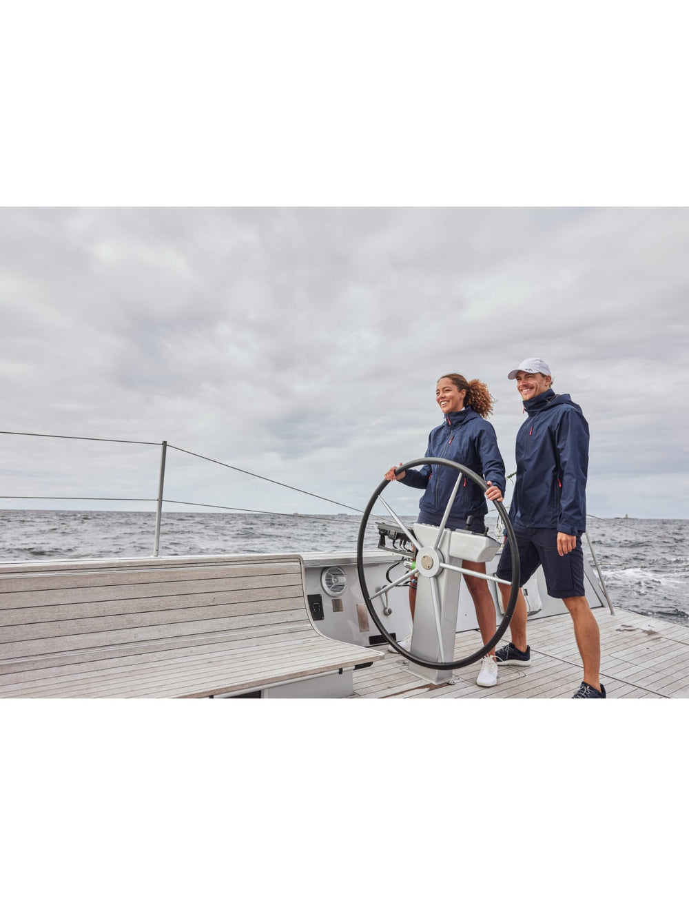 Helly-Hansen Seam-sealed construction visual emphasizes dry, comfortable sailing days.