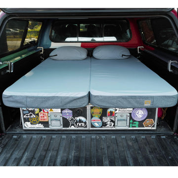 HEST Dually Wide top-pocket keeps phone secure during camping.
