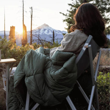 HEST packable comforter cinch footbox demonstrates adjustable draft protection.