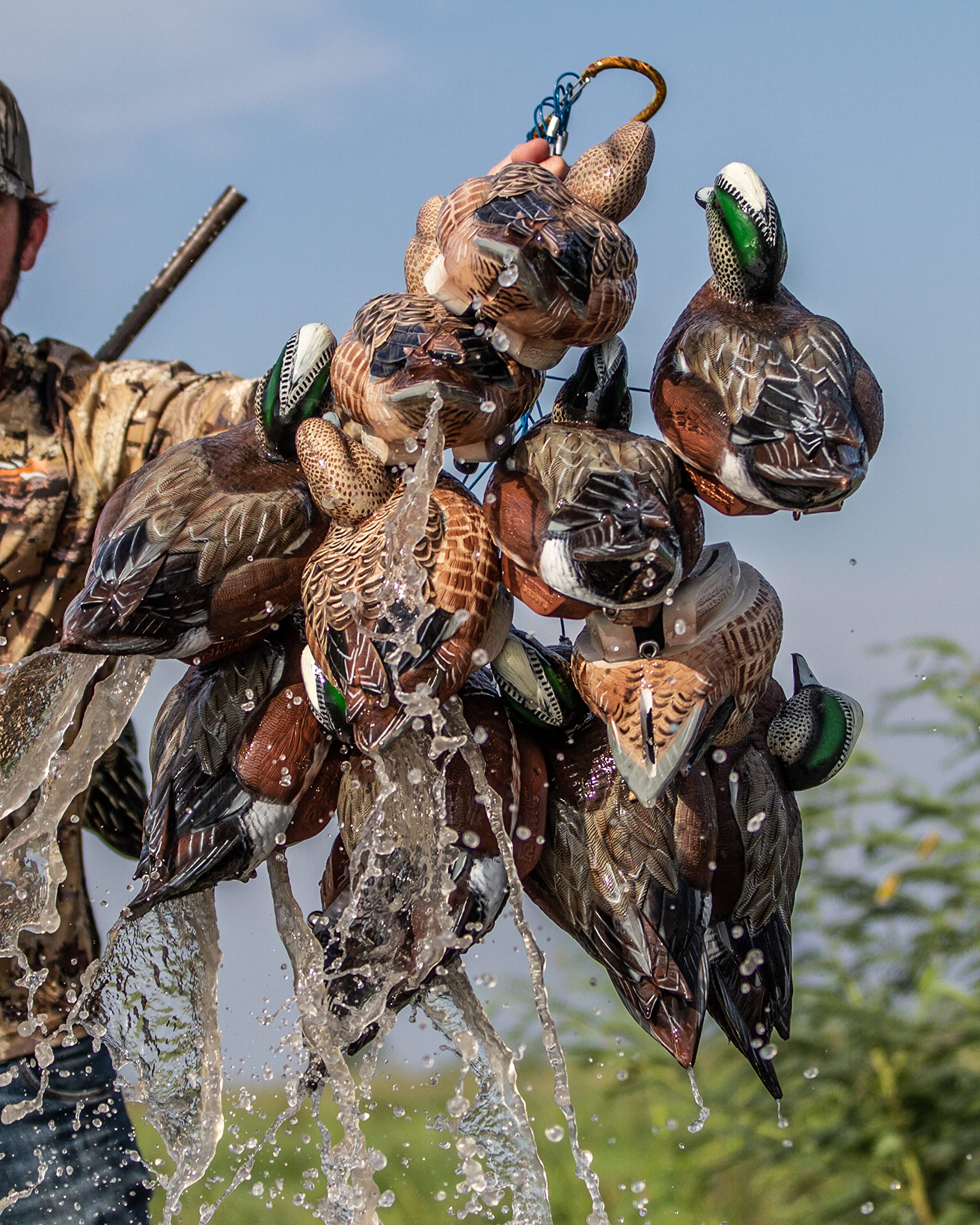 Heyday Flexfloat Wigeon decoys durable construction withstands field conditions.
