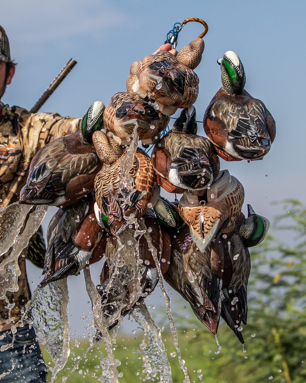 Heyday Flexfloat Wigeon decoys durable construction withstands field conditions.