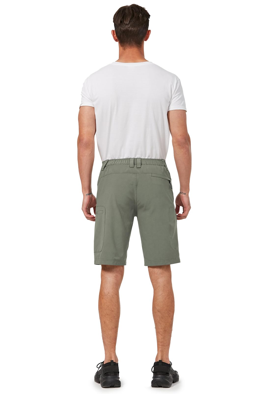 Hiauspor lightweight, water-repellent fabric supports light rain and hikes.