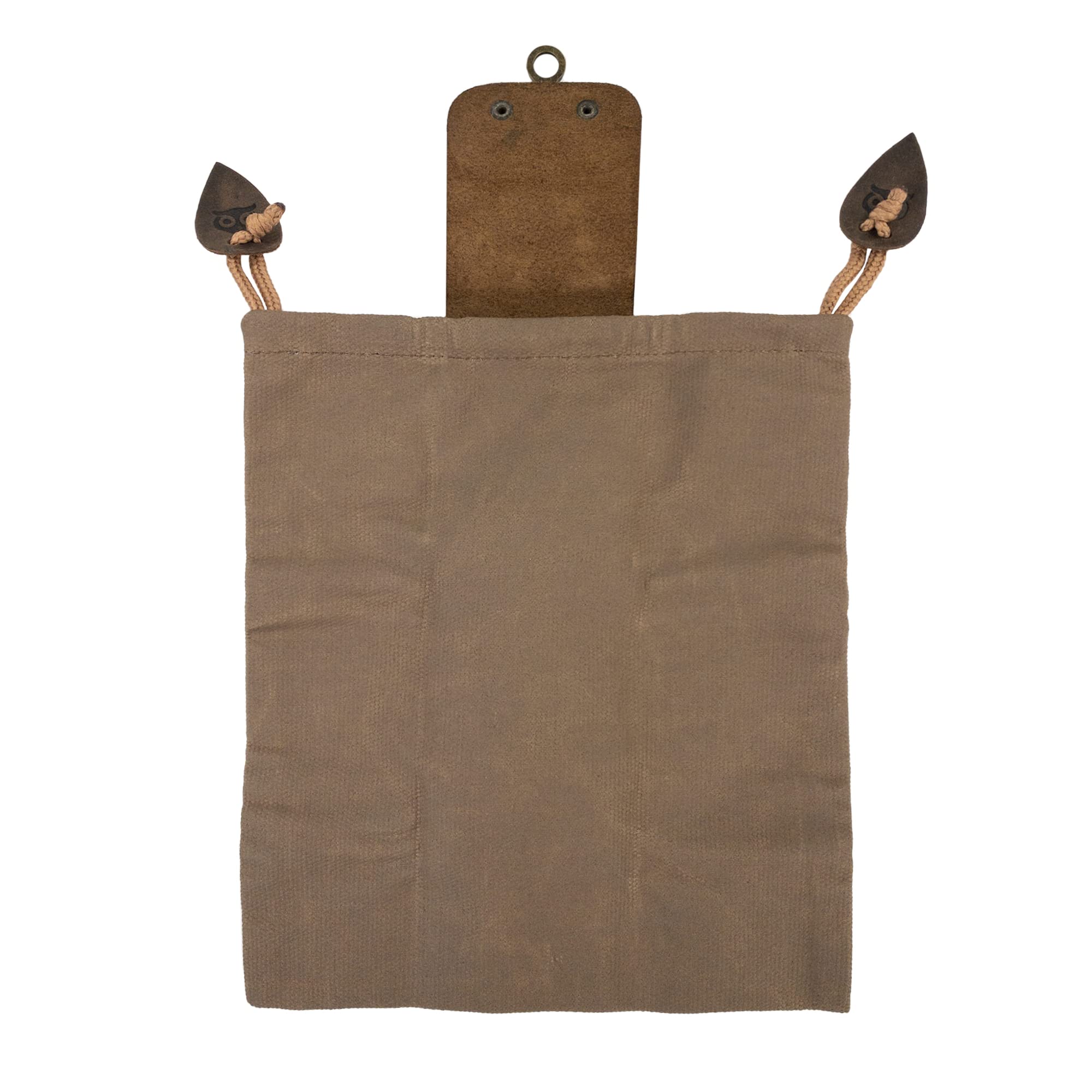 Hide & Drink foraging pouch belt-loop attachment demonstrates hands-free trekking convenience with easy access.