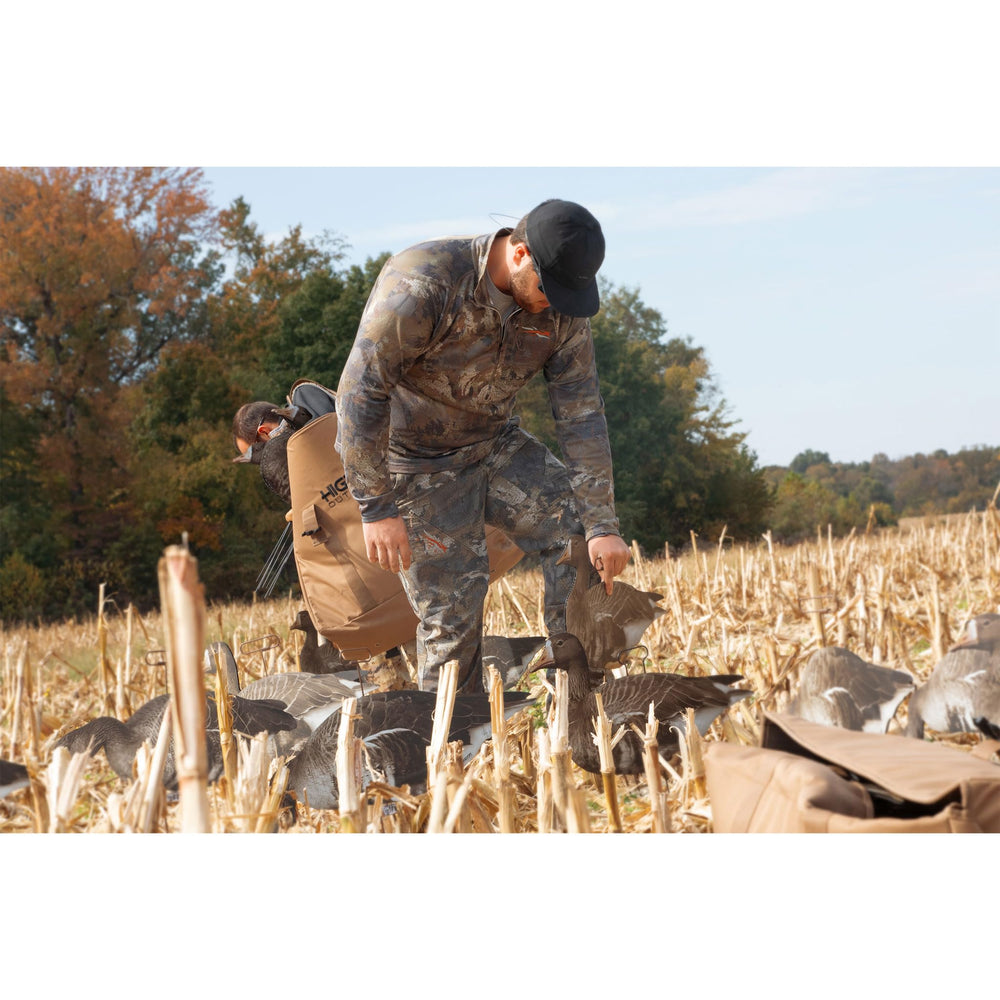 Higdon Outdoors Flats 12-pack contents: walkers, feeders, and stakes.