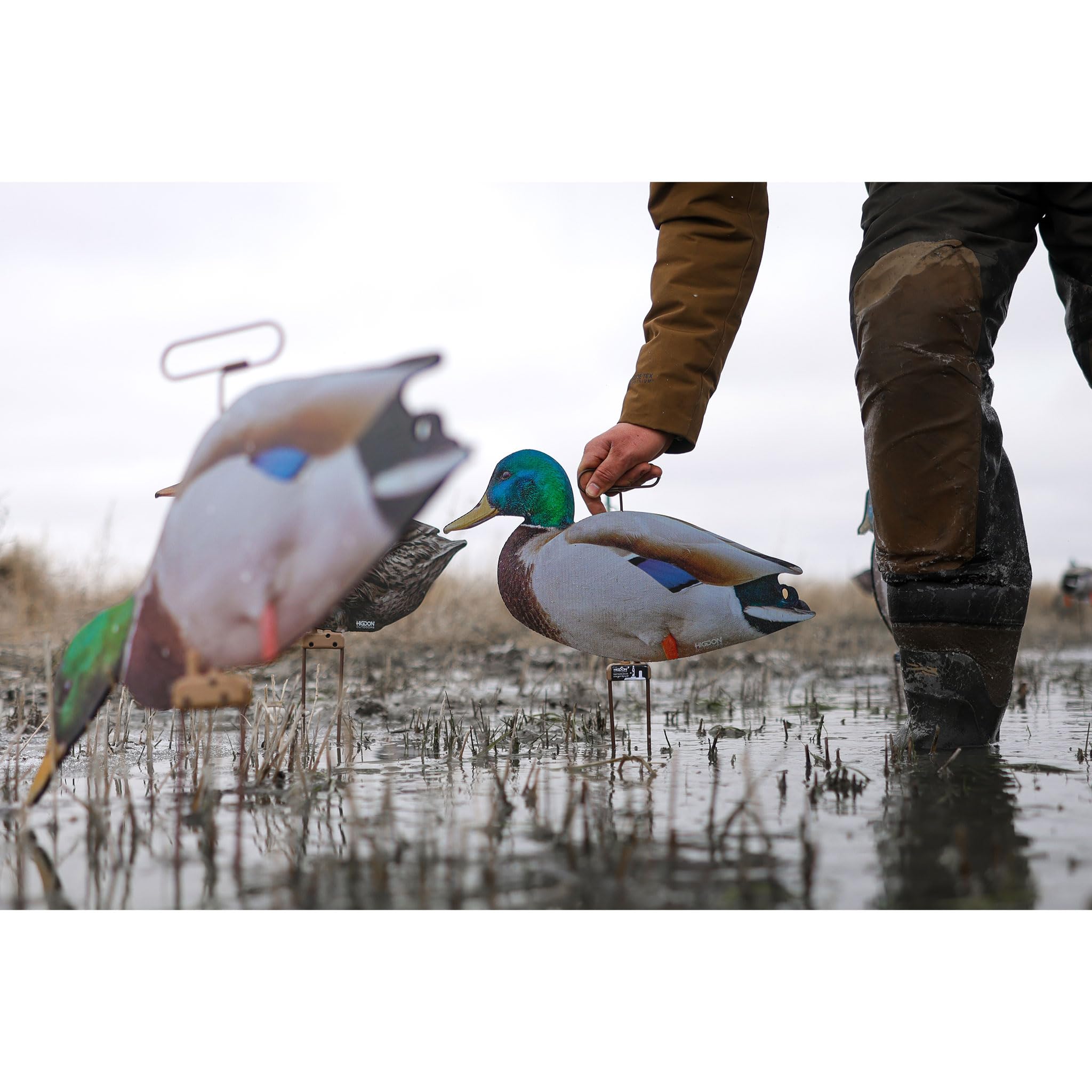 Higdon Outdoors Flats assembly shot highlights durable 1300g corrugated plastic construction.