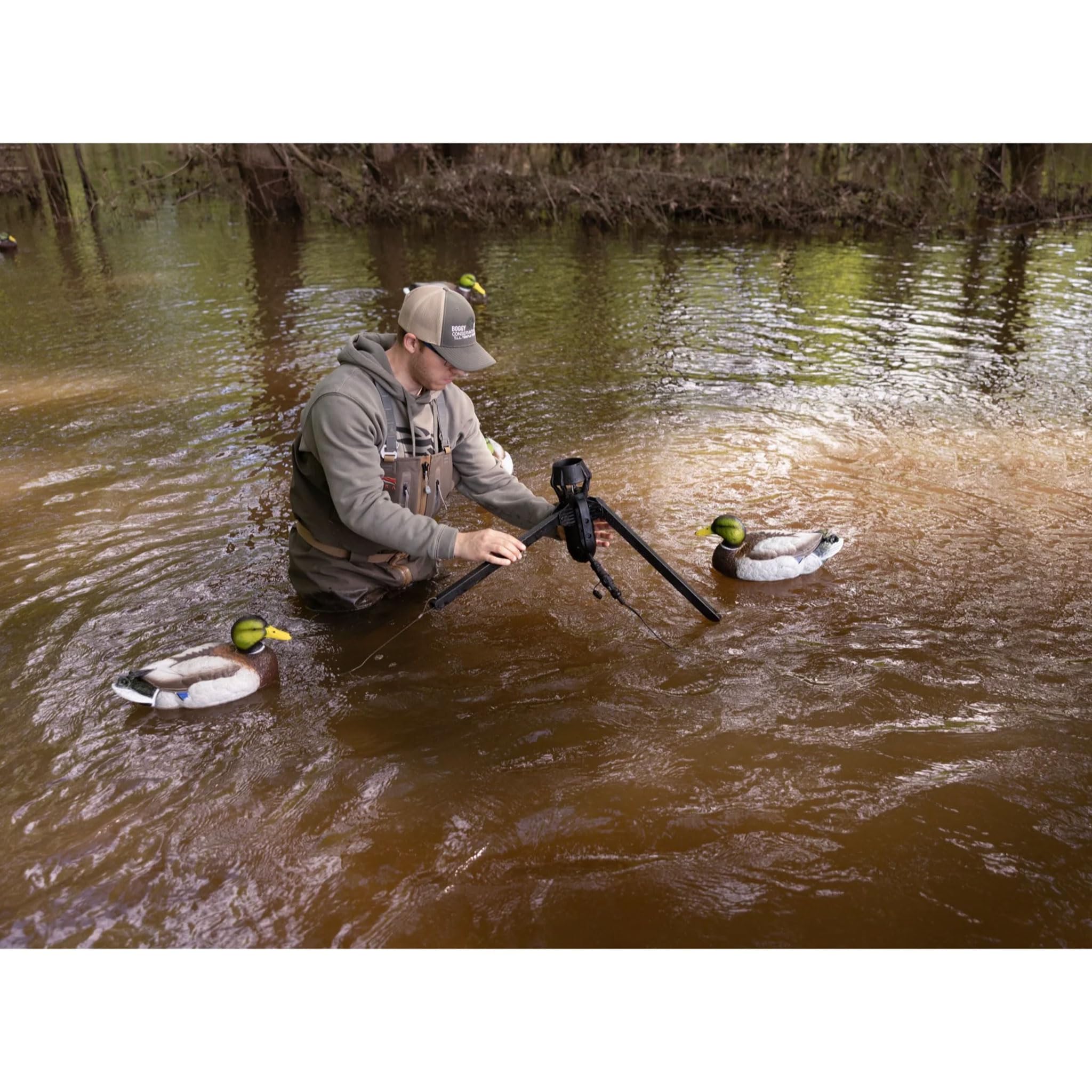 Higdon Outdoors Motion Machine creates strong water disruption across decoys.