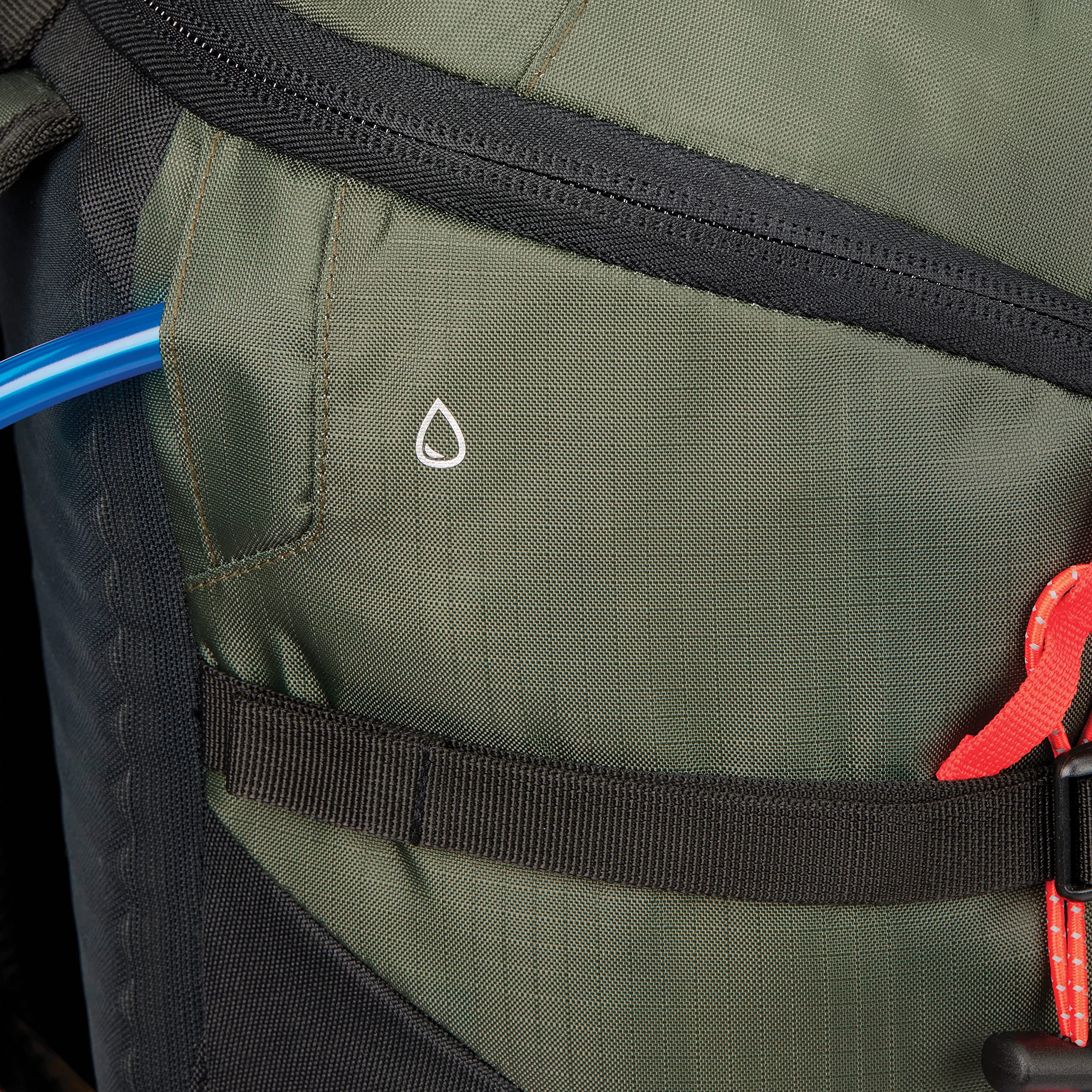 High Sierra Pathway 2.0 multiple grab handles for easy lifting and handling