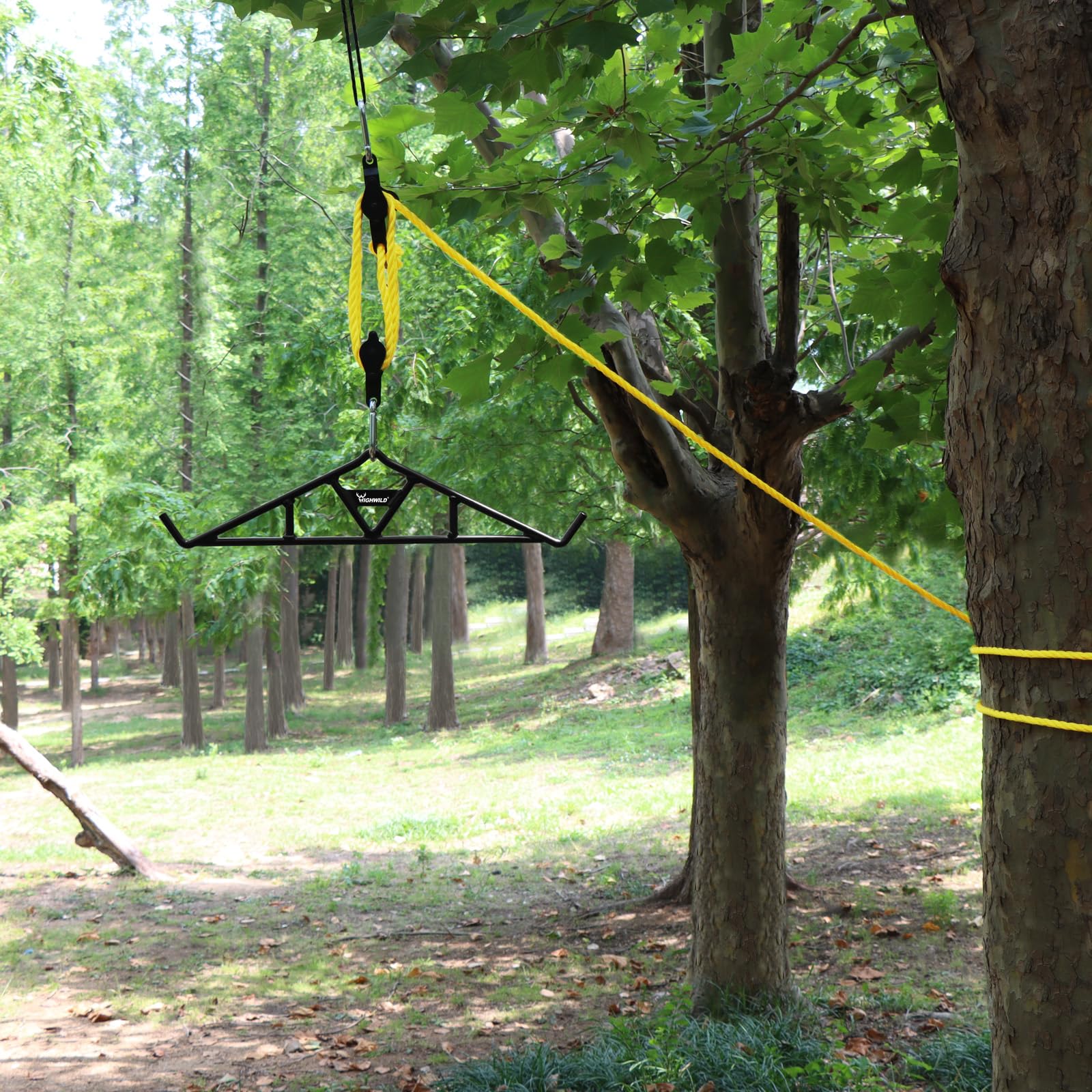 Highwild 1600lbs lift system showcases powerful single-person operation.