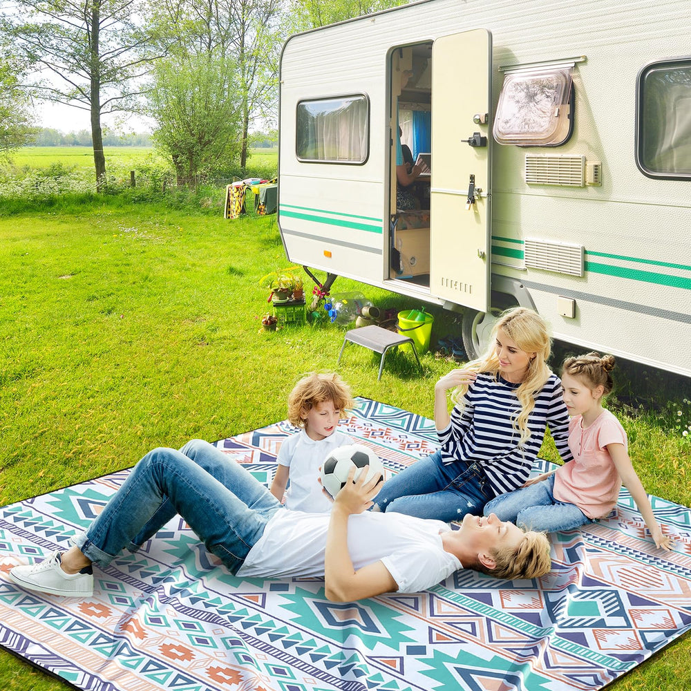 HIHOHO Beach Blanket quick-dry nylon dries fast after splashes and rain.