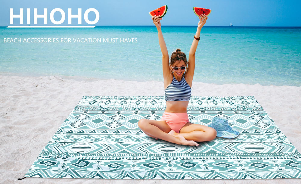 HIHOHO beach blanket quick-dry fabric dries quickly after water play.