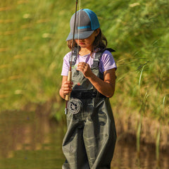 HISEA Kids Chest Waders adjustable suspenders provide easy on/off comfort.
