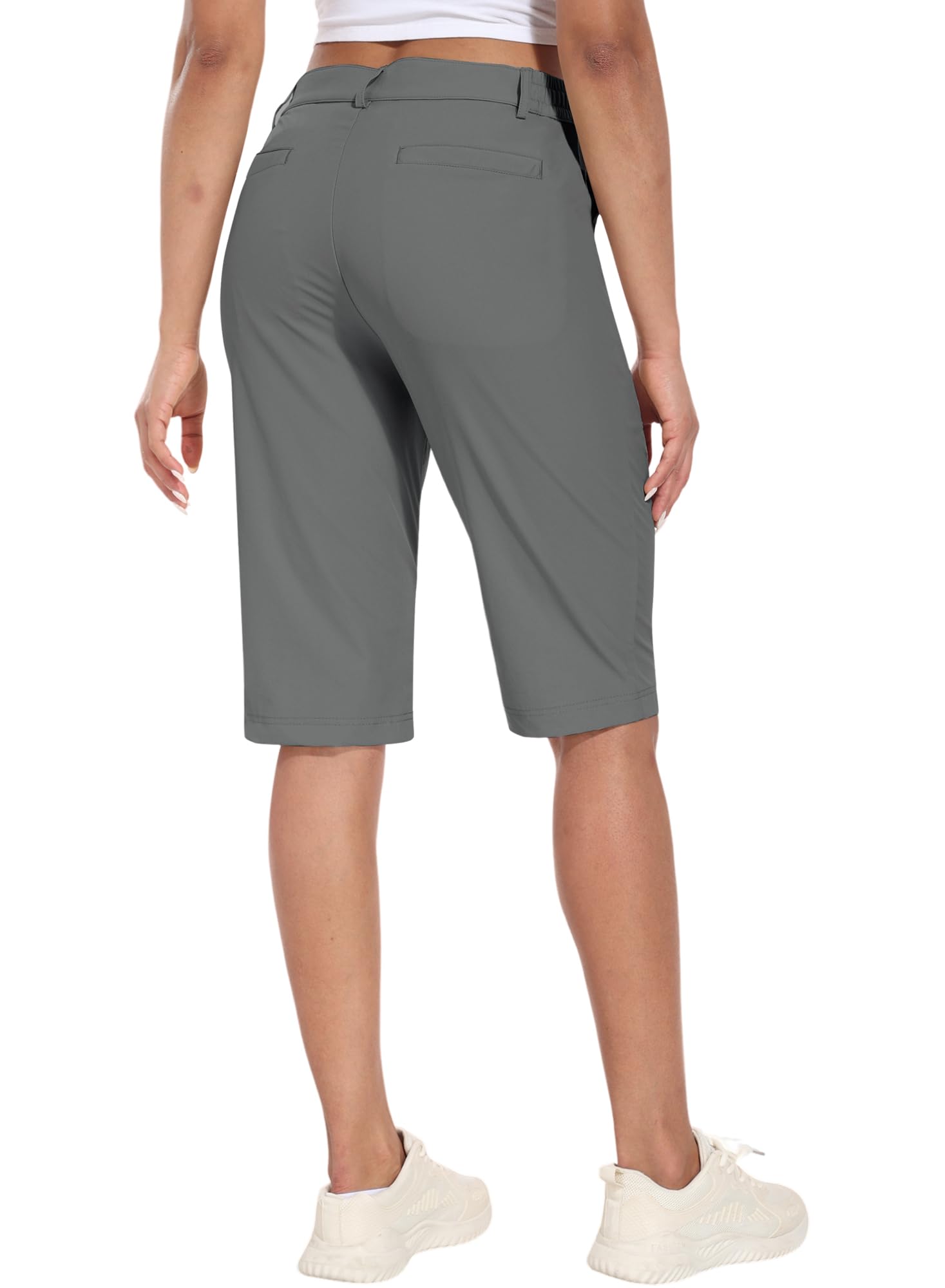 Hiverlay Bermuda shorts with back patch pockets for versatile storage on outdoor days.