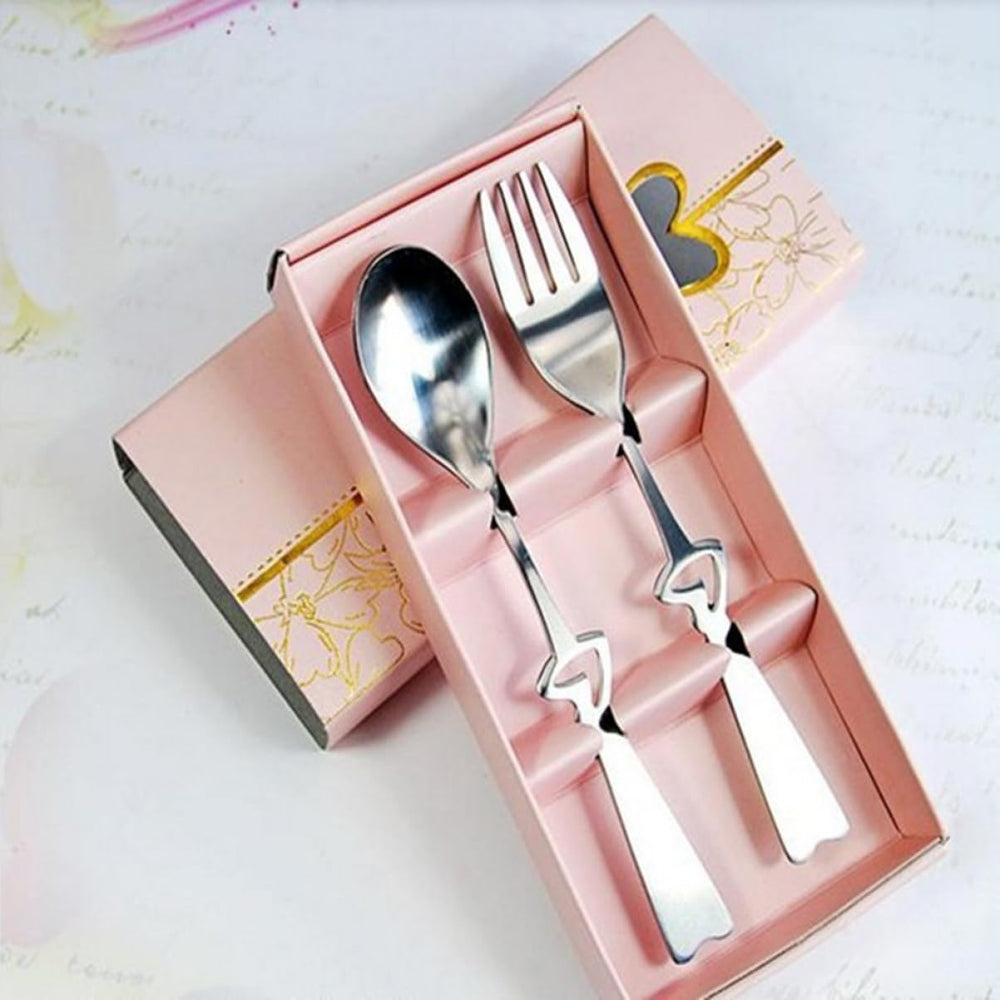 HOLIDYOYO heart-shaped spoon at picnic setting suggests portable dining