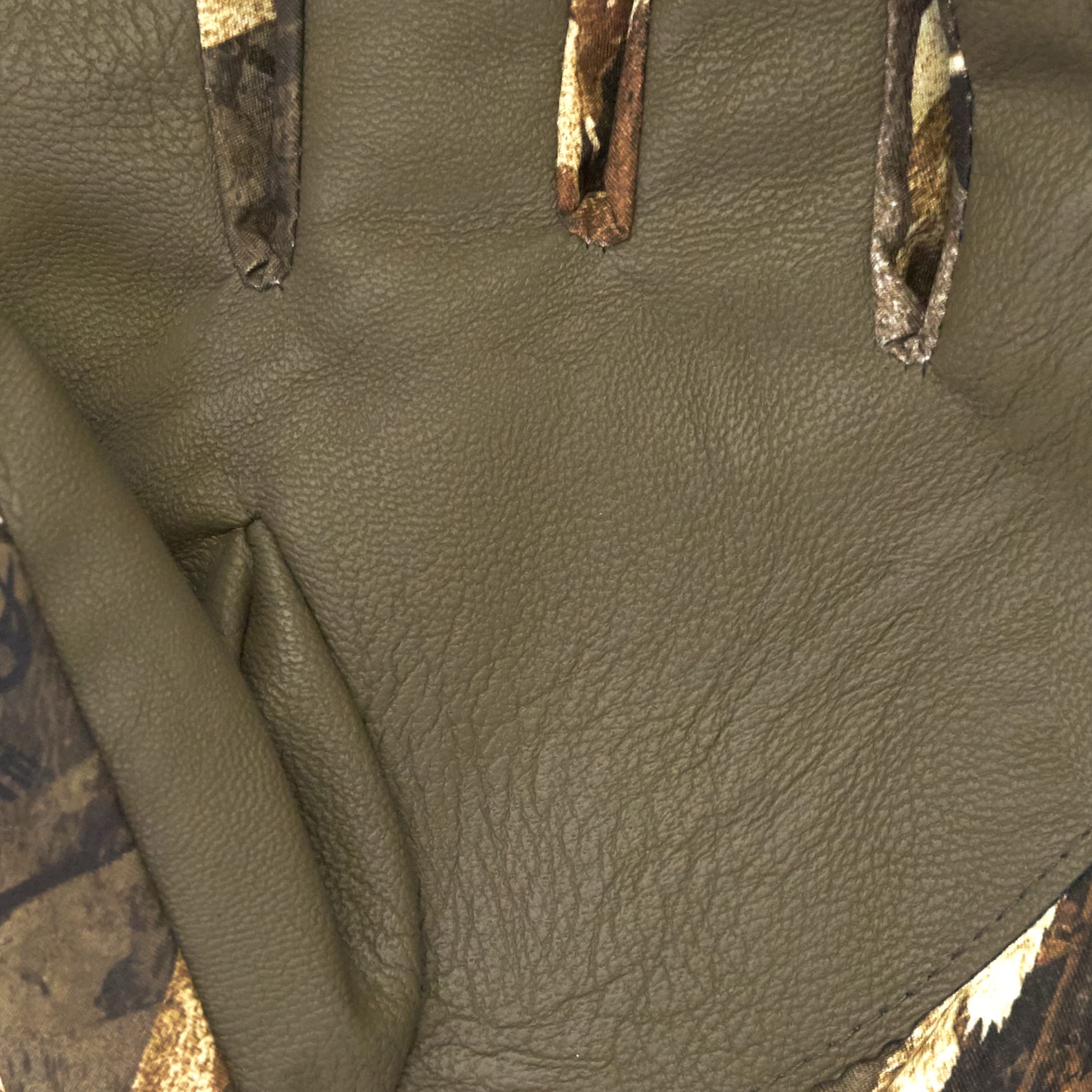 HOT SHOT Duck Commander glove in Realtree Max-5 camo blends with hunting environments