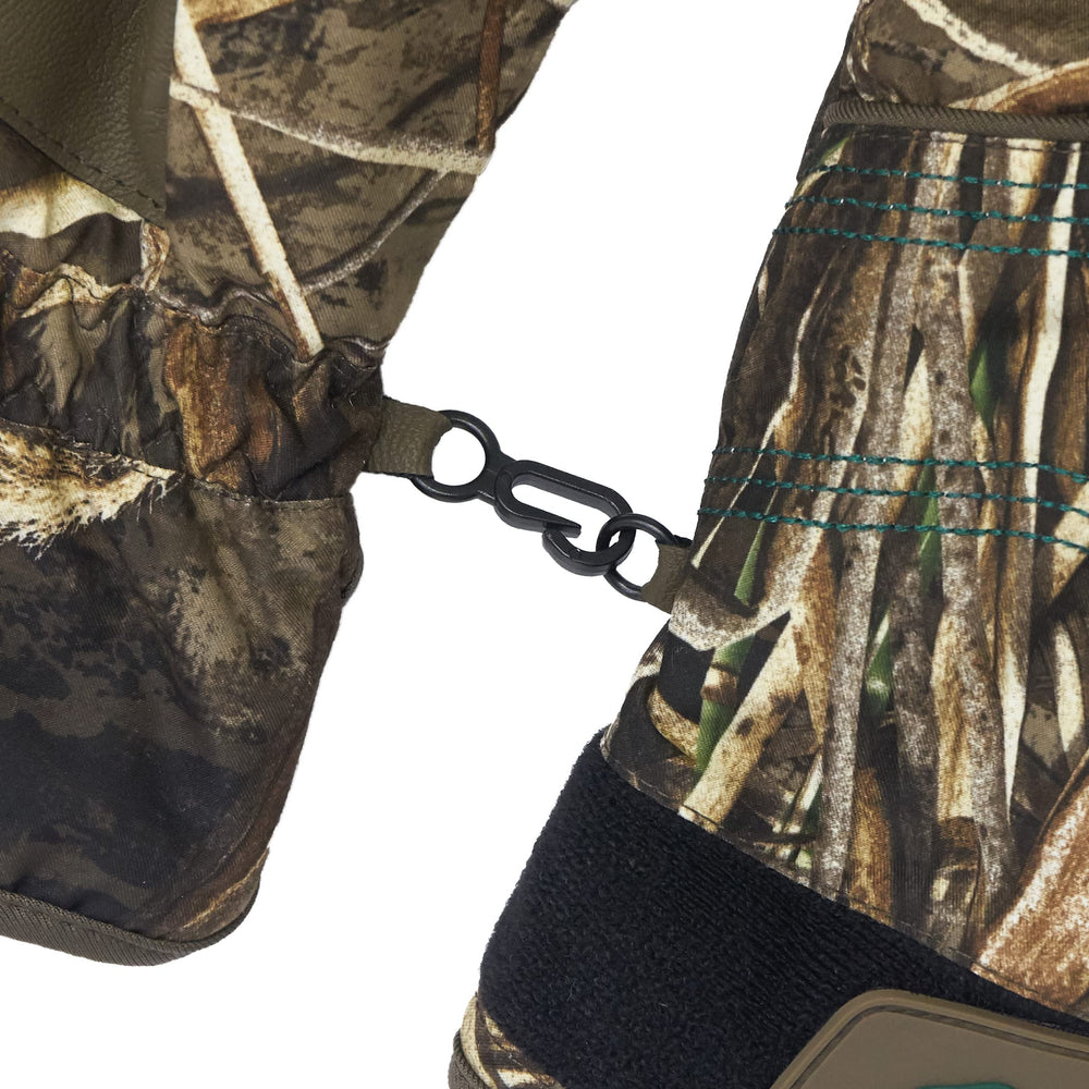 HOT SHOT Duck Commander glove shows 3M Thinsulate insulation detail for warmth