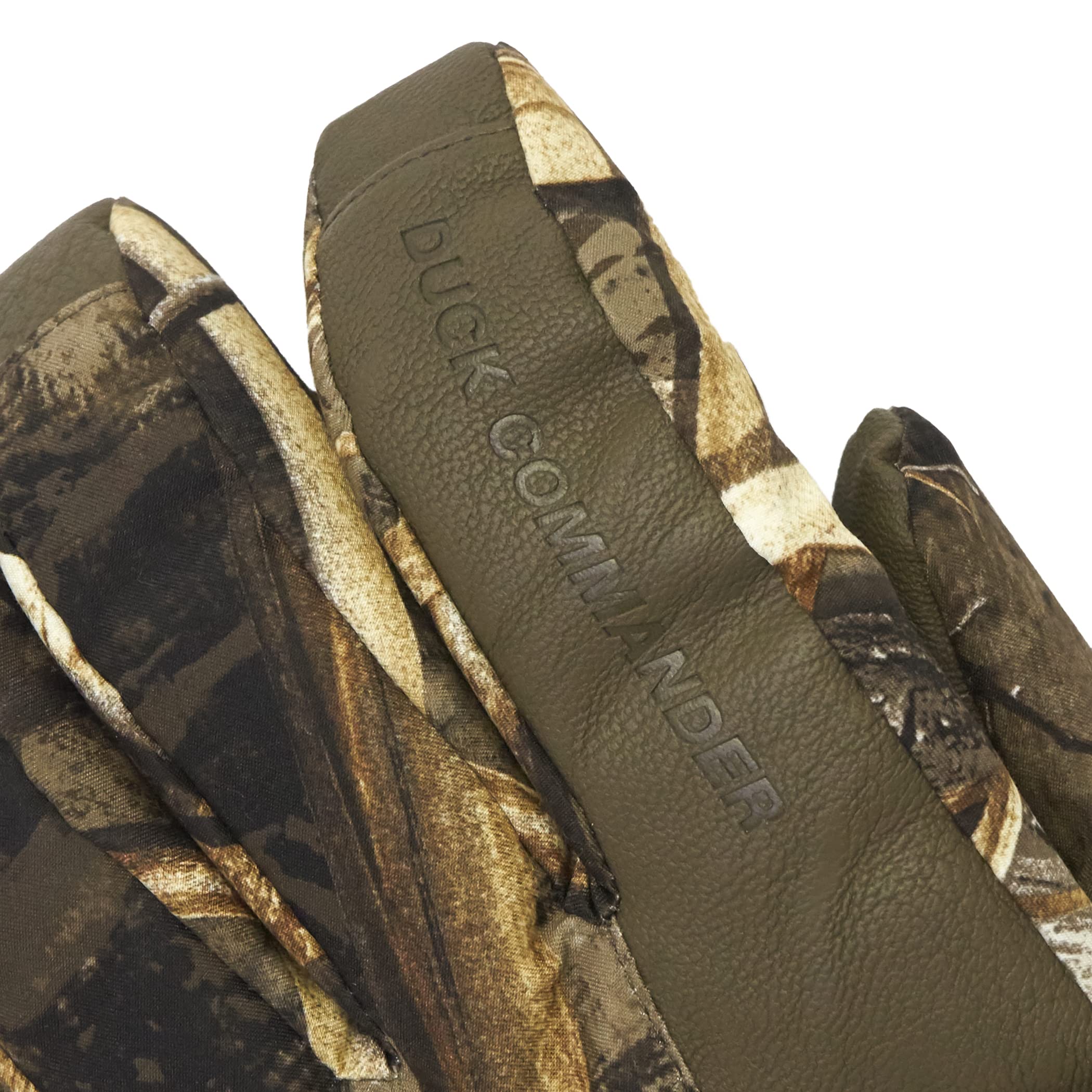 HOT SHOT Duck Commander glove insulation close-up emphasizes Thinsulate warmth