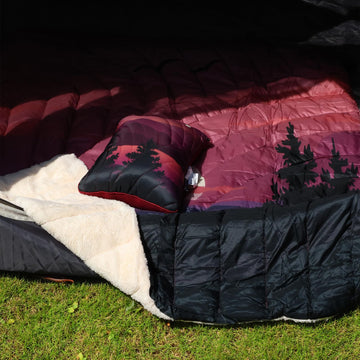 Hotkoko blanket features nature-inspired pattern for stylish picnics outdoors.