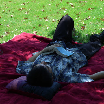 hotkoko packable blanket stores in a bag with straps for easy travel