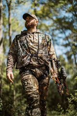 Built-in lineman’s loops and waist buckle on the Treestalker harness