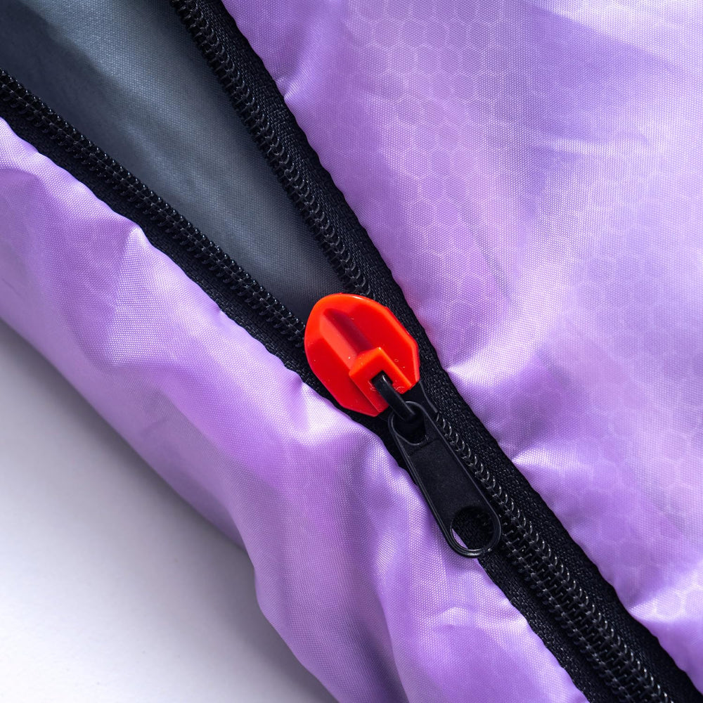 HTMEYBG weather-resistant shell demonstrates durability in rain or damp environments.