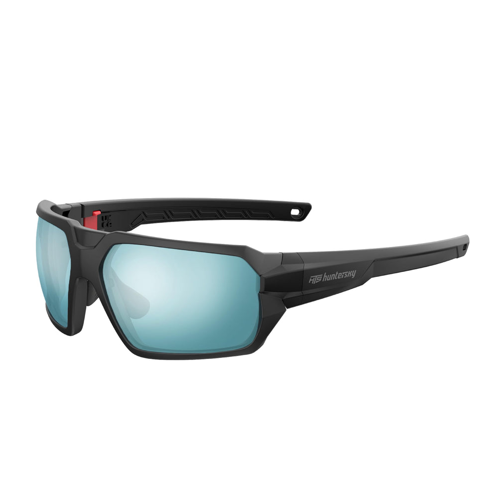 HTS HUNTERSKY Q37 blue sunglasses packaging demonstrates included accessories.
