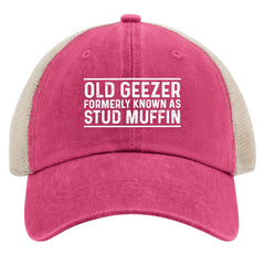 Huesdeaw Old Geezer Trucker Hat pink with breathable mesh for sunny days