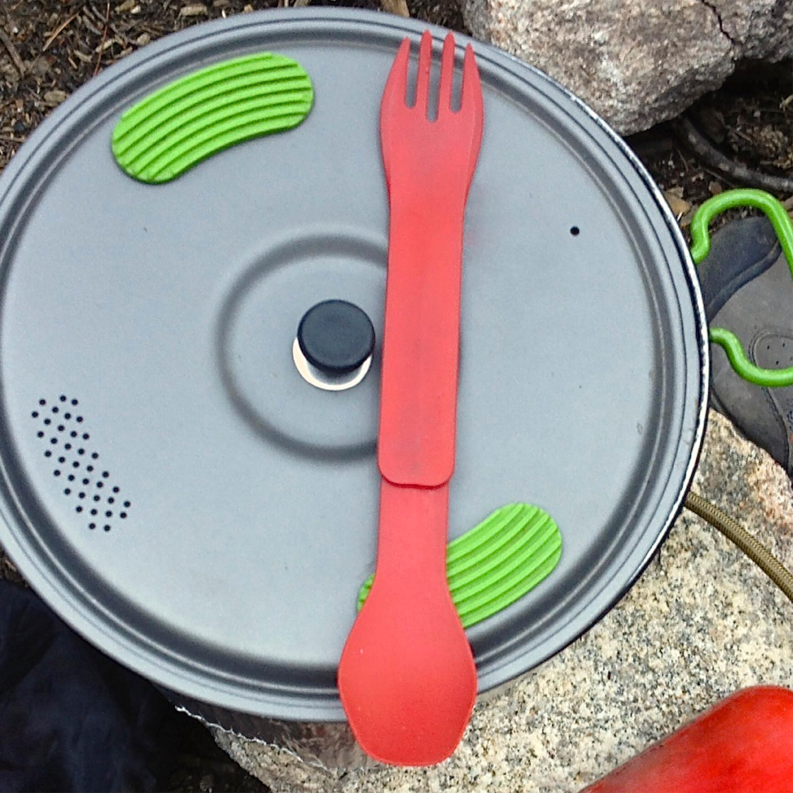 humangear GoBites Duo lifetime warranty underlines lasting durability.
