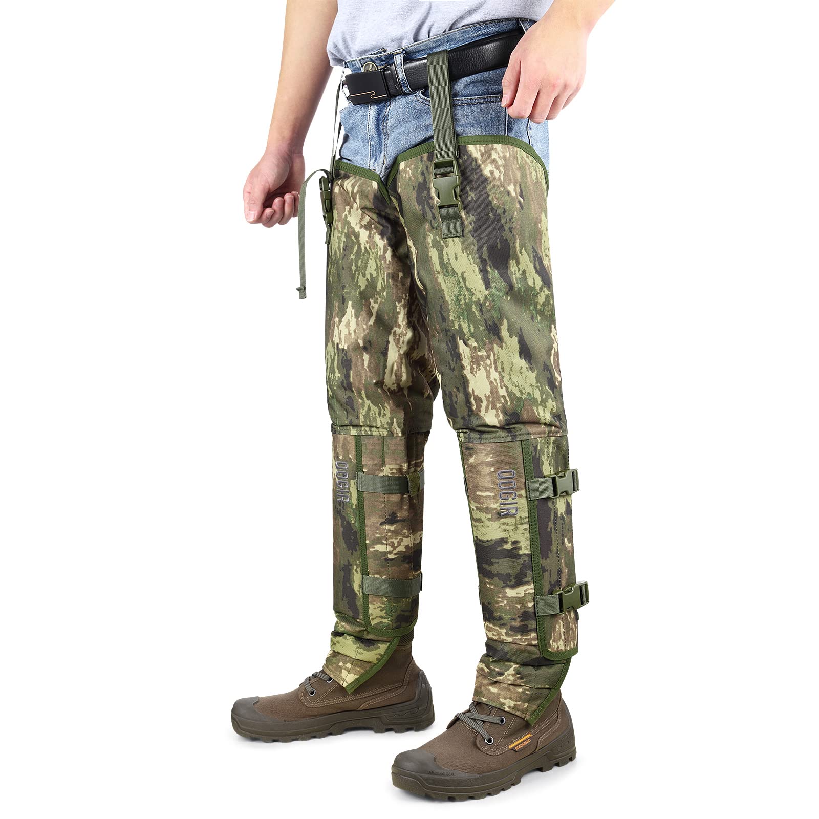 HUNTARMOR Snake Guard Gaiter-Chaps worn during hunts protect legs from snakes and briars.