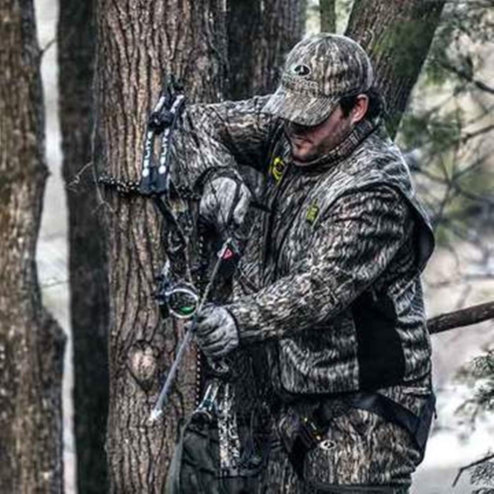 Treestalker buckle detail showing quiet, secure hardware on Mossy Oak Bottomland harness.