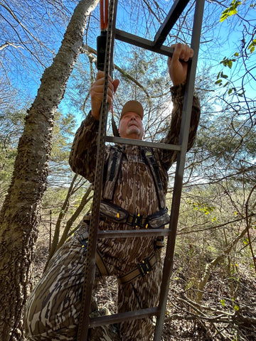 Hunter Safety System Ultra-Lite 4X/5X harness features rubber-coated buckles for comfortable wear