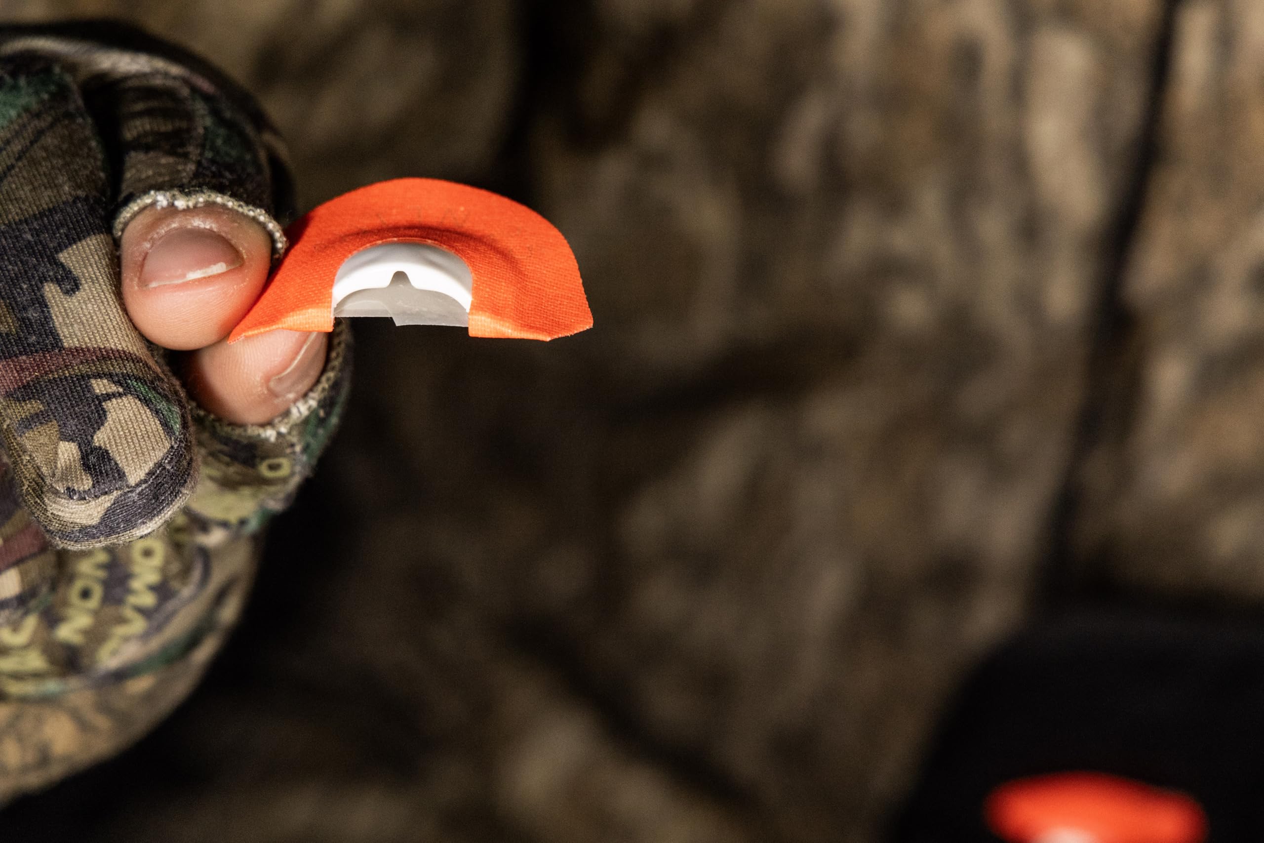 Hunters Specialties cuttn-25-diaphragm-mouth-call features two ultra-thin reeds for realistic hen tones.