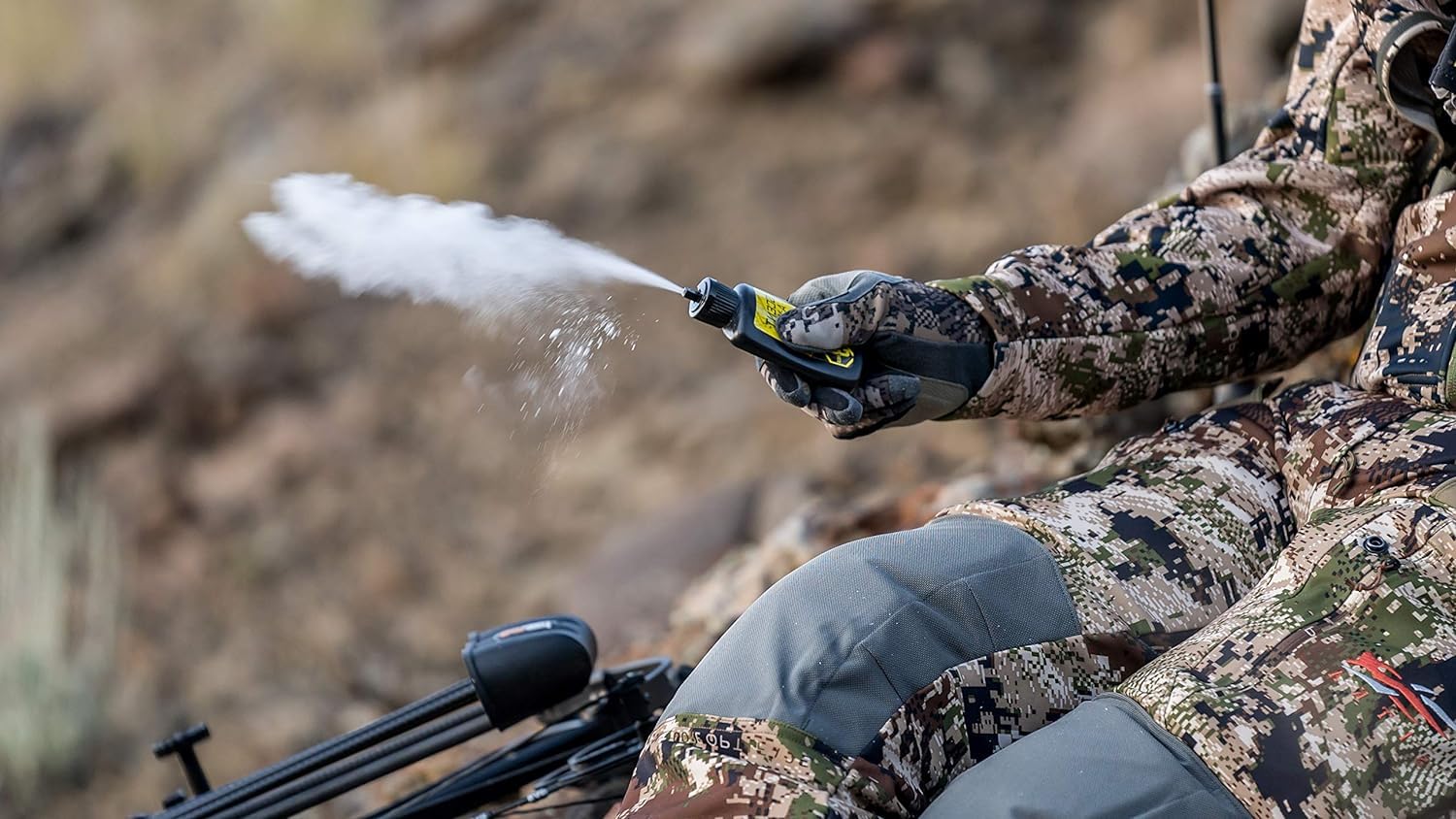 Odorless talcum powder disperses evenly, reducing scent awareness during hunts.