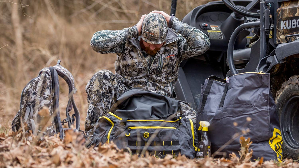 Padded shoulder strap and sturdy handles for comfortable carry on hunts.