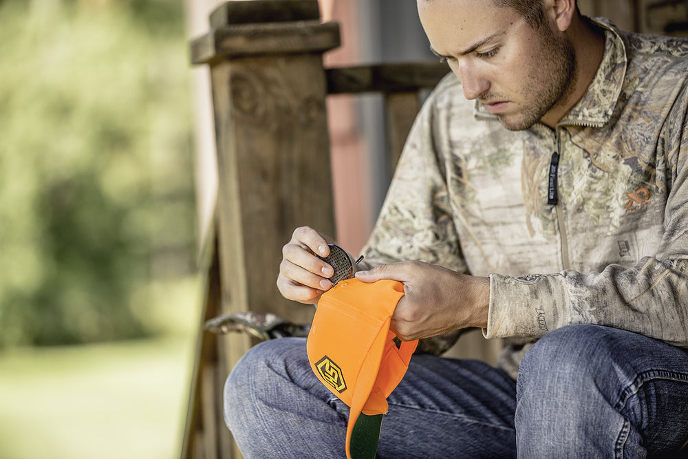 Three storage containers included to preserve freshness between hunts