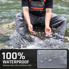 Elastic suspenders and quick-release buckles on Hunthor chest waders